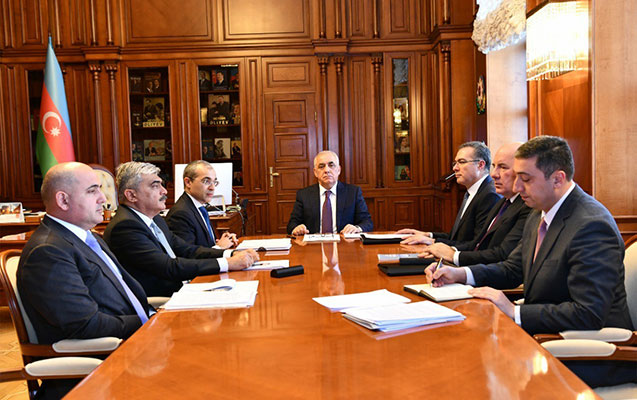 bas-nazir-neftin-qiymeti-ile-bagli-memurlari-topladi